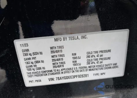 2023 Tesla Model Y Awd/Long Range Dual Motor All-Wheel Drive z USA, uszkodzony, nr VIN 7SAYGDEE3PF928281